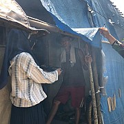 Peduli Sosial, KC Foundation-LMN Subang Bagikan Sarung Lebaran untuk Dhuafa