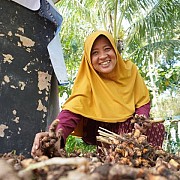 Tak Berjubah, Tapi Berjuang: Ibu-Ibu Mekaar, Pahlawan Ekonomi Keluarga Indonesia