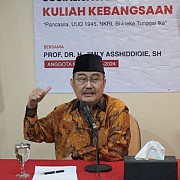 ANGGOTA MPR RI PROF JIMLY ASSHIDDIQIE SOSIALISASIKAN PANCASILA, UUD 1945, NKRI DAN BHINEKA TUNGGAL IKA BERSAMA MAHASISWA