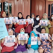 Peduli Kelangkaan Minyak Goreng, Emak-emak Depok Dorong Firli Bahuri Nyapres 2024