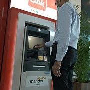 Lebih Hemat dan Praktis, Transaksi Finansial  Nasabah Mandiri di ATM Link Berlogo Mandiri Tetap Gratis
