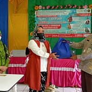 RBK Yuri’s Foundation Bantu Siswa Dan Orang Tua Terdampak Banjir Di Kecamatan Simpang Empat