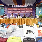 Tak Hanya Urus Baju Impor Bekas