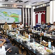 Perkuat Sinergi, Pj Gubernur Papua Agus Fatoni Silahturahmi dengan DPRP Bahas Percepatan Anggaran hingga Ajak Wujudkan PSU Damai