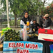 PNM Fasilitasi 50 Nasabah Mekaar Jualan di Stadion, Untung Berlipat!