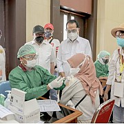 TASPEN DAN KAGAMA MENGGELAR VAKSINASI GRATIS BAGI MASYARAKAT UMUM