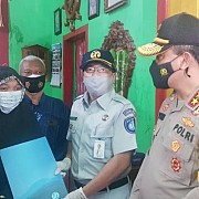 Jasa Raharja Cabang Utama Jawa Tengah di dampingi Kapolda Jawa Tengah, bergerak Cepat dalam memberikan Santunan Kematian Korban Laka Kalijambe - Sragen