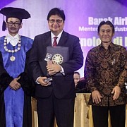Tiga Menteri Terima Herma Johannes Award