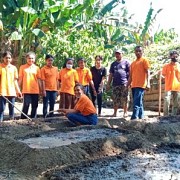 Pemberdayaan Ekonomi Masyarakat Pesisir, Mahasiswa Unipa Gelar Penanaman Bibit Sayur