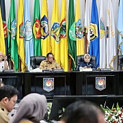 Pimpin Rapat Inflasi, Mendagri Soroti Pertumbuhan Ekonomi Dunia dan Posisi Indonesia