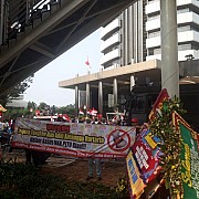 KPK Kembali Digeruduk Oleh Aktivis Dari KOMPAK(Komando Aksi Mahasiswa Dan Pemuda Anti Korupsi), Tuntut KPK Usut Tuntas Kasus Korupsi KKN PLTU Riau-1