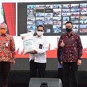 BULOG TUNTASKAN PENYALURAN BANSOS BERAS KEPADA 10 JUTA PENERIMA SELURUH INDONESIA