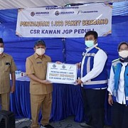 Jasa Marga Salurkan 1.000 Paket Sembako untuk Warga Sekitar Tol Gempol-Pasuruan