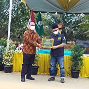 Konsisten Dukung Program PSR & Santripreneur Berbasis Sawit, Asian Agri Raih Penghargaan dari Apkasindo
