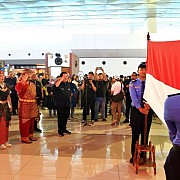 Bandara Soekarno-Hatta Meriahkan HUT ke-78 RI dengan Flashmob Angklung, Penumpang Pesawat Antusias!