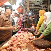 Turun Langsung Ke Pasar, Pj Gubernur Sumsel Agus Fatoni Minta Bupati/Wali Kota Gelar Pasar Murah