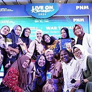 Ibu Jubaedah Mekaarkan Senyum Di Desa Miskin