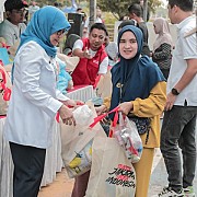 Pemprov DKI Jakarta bersama BUMD Transportasi dan Pangan  Selenggarakan Sembako Murah Ramadan di Rusun Nagrak
