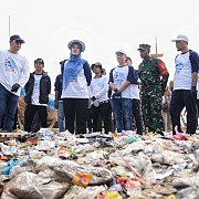 Aksi Bersih Pantai di Pantai Teluk Labuan, PGN Dukung Pantai Makin Bersih dan Lestari