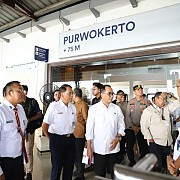 Pantau Kondisi Angkutan Kereta Api di Masa Long Weekend Hari Raya Idul Adha, Menhub Apresiasi Kinerja Layanan KAI