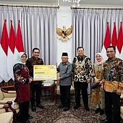 TASPEN Serahkan Manfaat Program Pensiun dan THT kepada Wakil Presiden Republik Indonesia K.H. Ma’ruf Amin