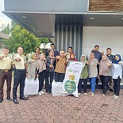 Pegadaian Kanwil XII Surabaya Bagikan Ribuan Makanan Siap Saji di Program Jumat Berkah