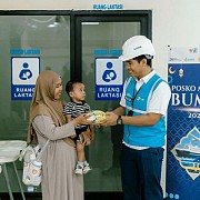 Kisah Petugas PLN Siaga Layani Masyarakat di Posko Mudik BUMN