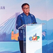 BI Bawa Wastra Kepri  Menembus Dunia Fashion