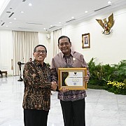 PT Krakatau Steel (Persero) Tbk Raih Penghargaan Badan Publik Kategori Informatif Dalam Anugerah Keterbukaan Informasi Publik 2023