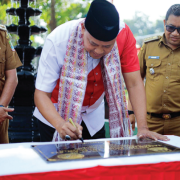 Wali Kota Bekasi, Dr. Tri Adhianto, Resmikan Taman Jati Rw 13 Kelurahan Jatikramat