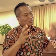 Agar Tak Terus Berlinang Air Mata