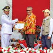 Bupati Teluk Bintuni Beri Penghargaan Kepada bp Untuk Keberhasilan Program Pengendalian Malaria