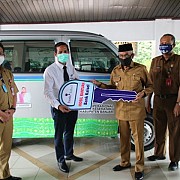 Bank Kalsel Serahkan Bantuan Mobil Operasional Kesehatan