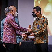 Jamkrindo Raih Penghargaan Sebagai Penjamin KUR Terbaik 1