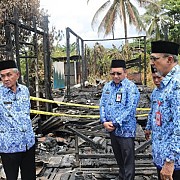 Bupati Tinjau langsung lokasi pascakebakaran Desa Melayu Tengah