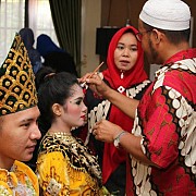 Lestarikan Budaya Adat Dengan Rias Pengantin Banjar