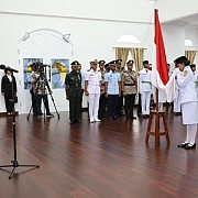 Pj Gubernur Agus Fatoni Resmi Kukuhkan 32 Anggota Paskibraka Papua Tahun 2025