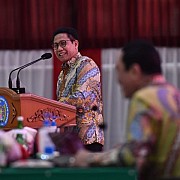 Mendes PDTT Dianugerahi Alumni Kehormatan IPDN