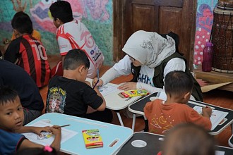 Telkom Gerakkan 50 Karyawan sebagai Relawan untuk Pelestarian Lamun di Pulau Pari
