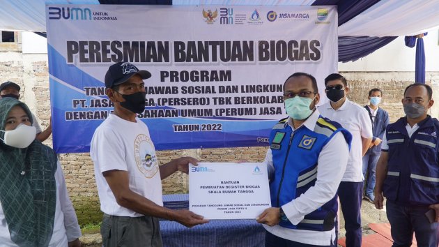 Jasa Marga Salurkan Rp150 Juta Untuk Pembangunan Biogas Dalam Program Konservasi Sungai Citarum