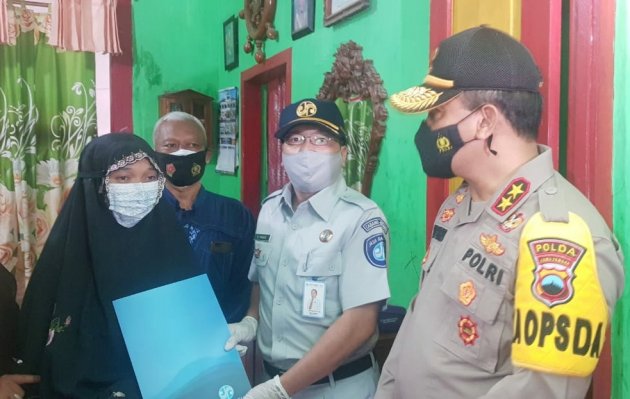 Jasa Raharja Cabang Utama Jawa Tengah di dampingi Kapolda Jawa Tengah, bergerak Cepat dalam memberikan Santunan Kematian Korban Laka Kalijambe - Sragen