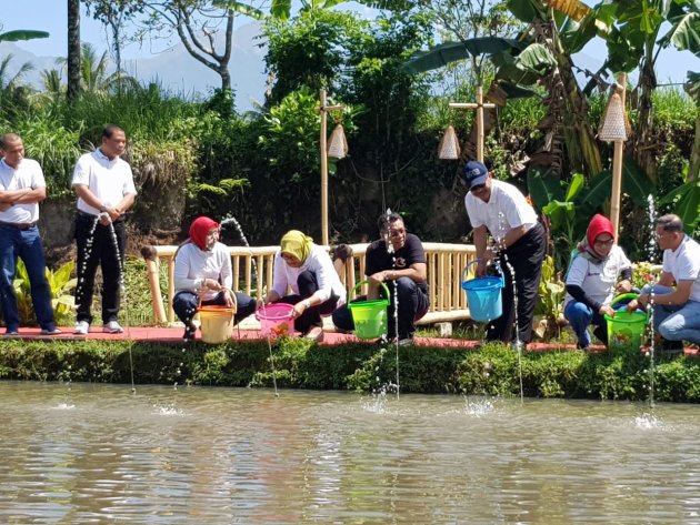 Menuju PNBP 9 M Dirjenpas Tebar Benih Ikan Besama Gubernur Mataram