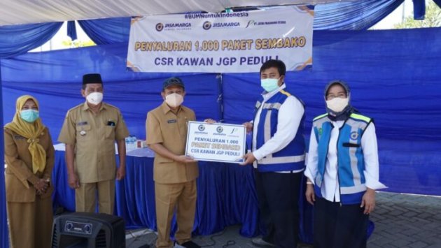 Jasa Marga Salurkan 1.000 Paket Sembako untuk Warga Sekitar Tol Gempol-Pasuruan