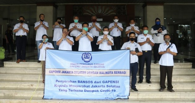 BPC GAPENSI Jaksel Serahkan Bansos ke Walikota Jakarta Selatan Untuk Masyarakat  Terdampak Covid-19