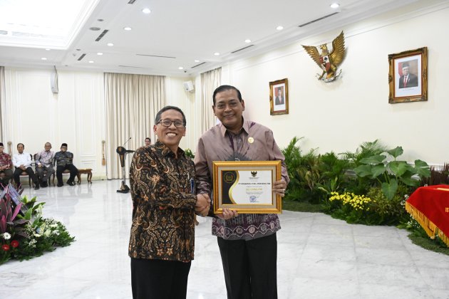 PT Krakatau Steel (Persero) Tbk Raih Penghargaan Badan Publik Kategori Informatif Dalam Anugerah Keterbukaan Informasi Publik 2023