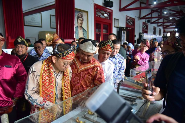 Menteri Kebudayaan Fadli Zon Buka Pameran Perangko di Kota Tertua Palembang